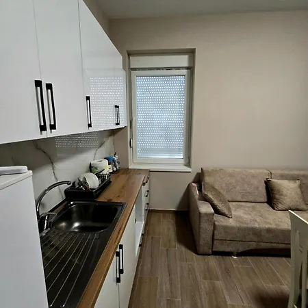 Shtepi,apartament Me Qera , *