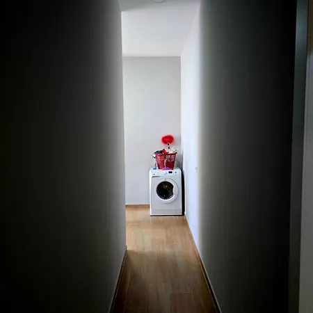 Shtepi,apartament Me Qera , *